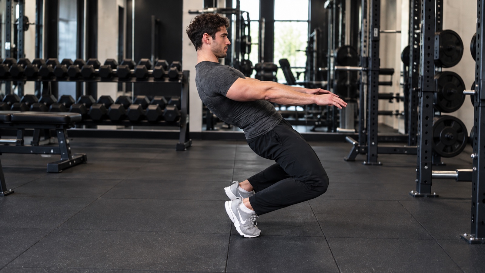 Sissy squat — esecuzione corretta, vista laterale